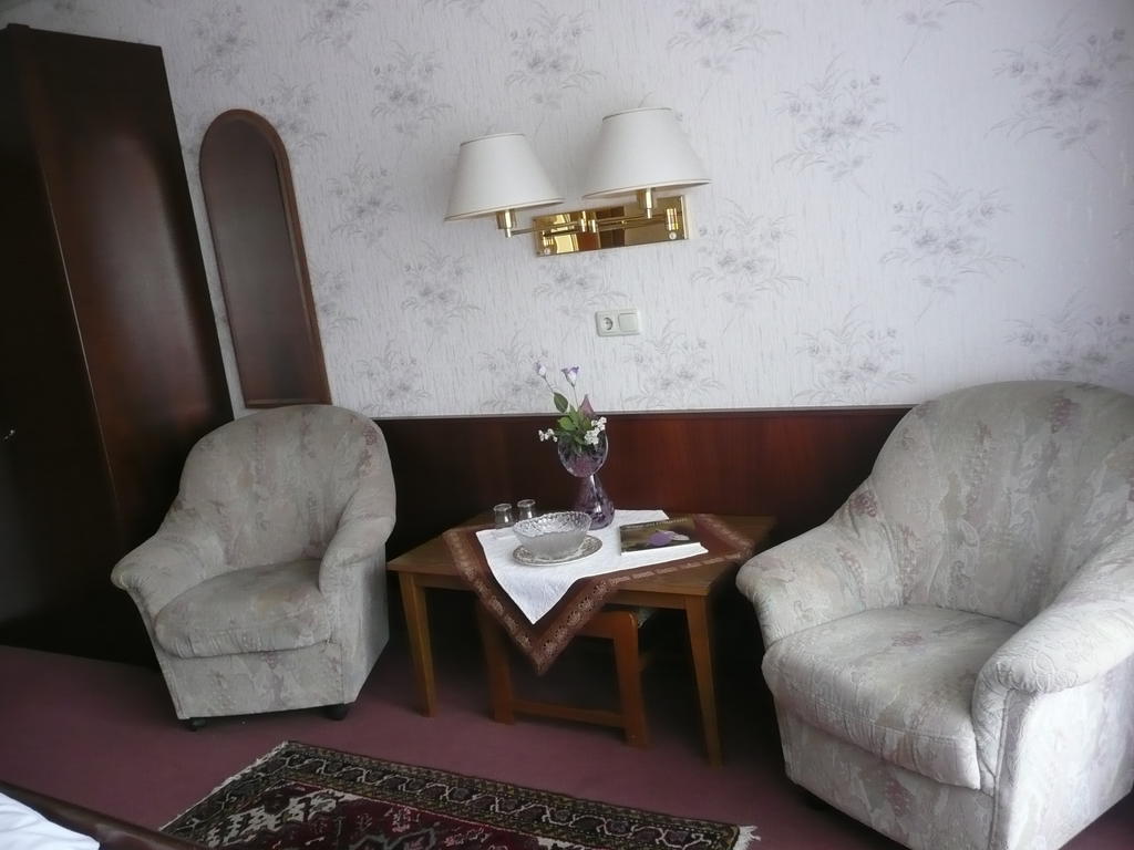 Hotel Olympia Bad Orb Quarto foto
